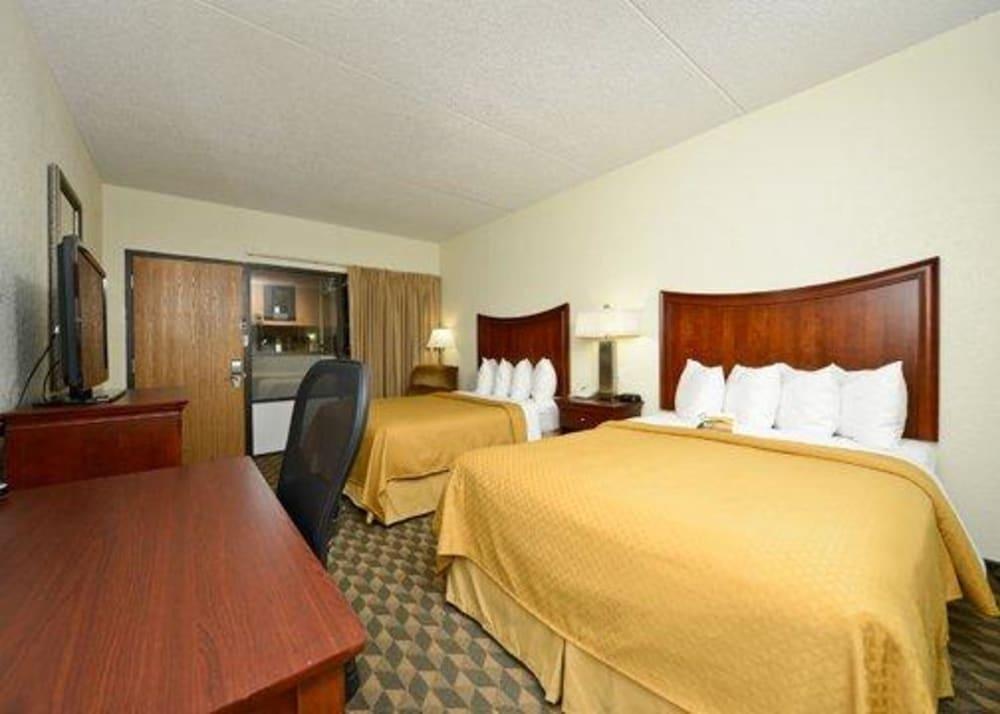 Quality Inn & Suites Ames Conference Center Near Isu Campus Bagian luar foto