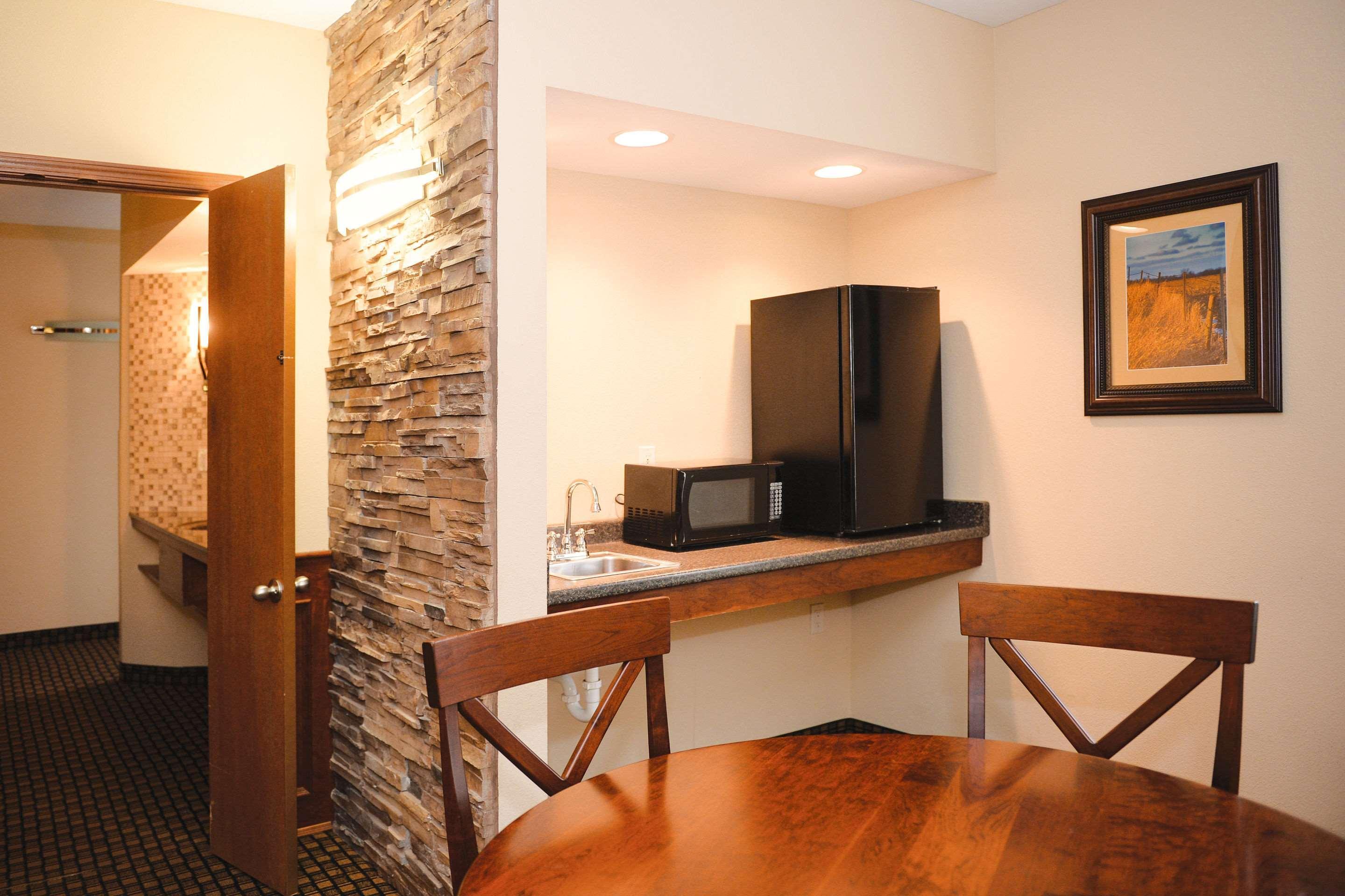 Quality Inn & Suites Ames Conference Center Near Isu Campus Bagian luar foto