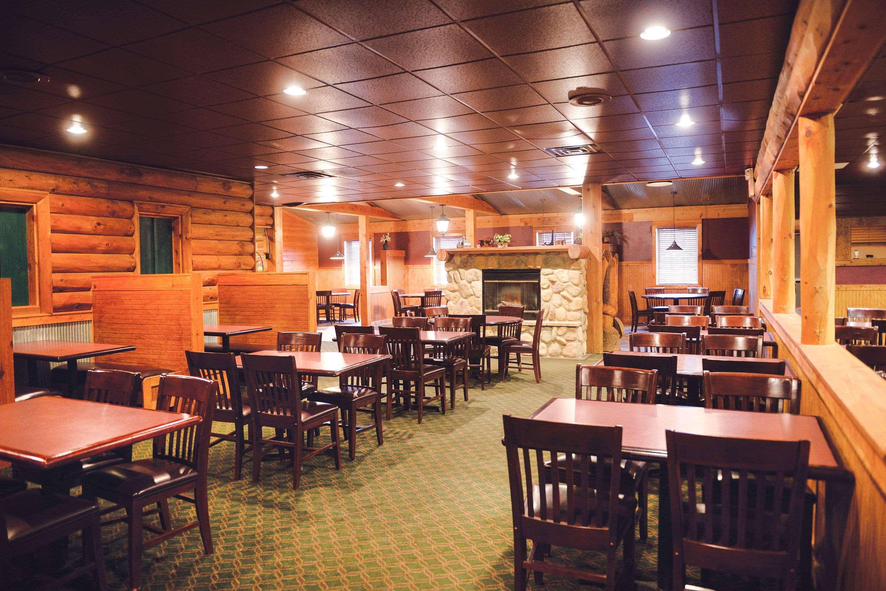 Quality Inn & Suites Ames Conference Center Near Isu Campus Bagian luar foto