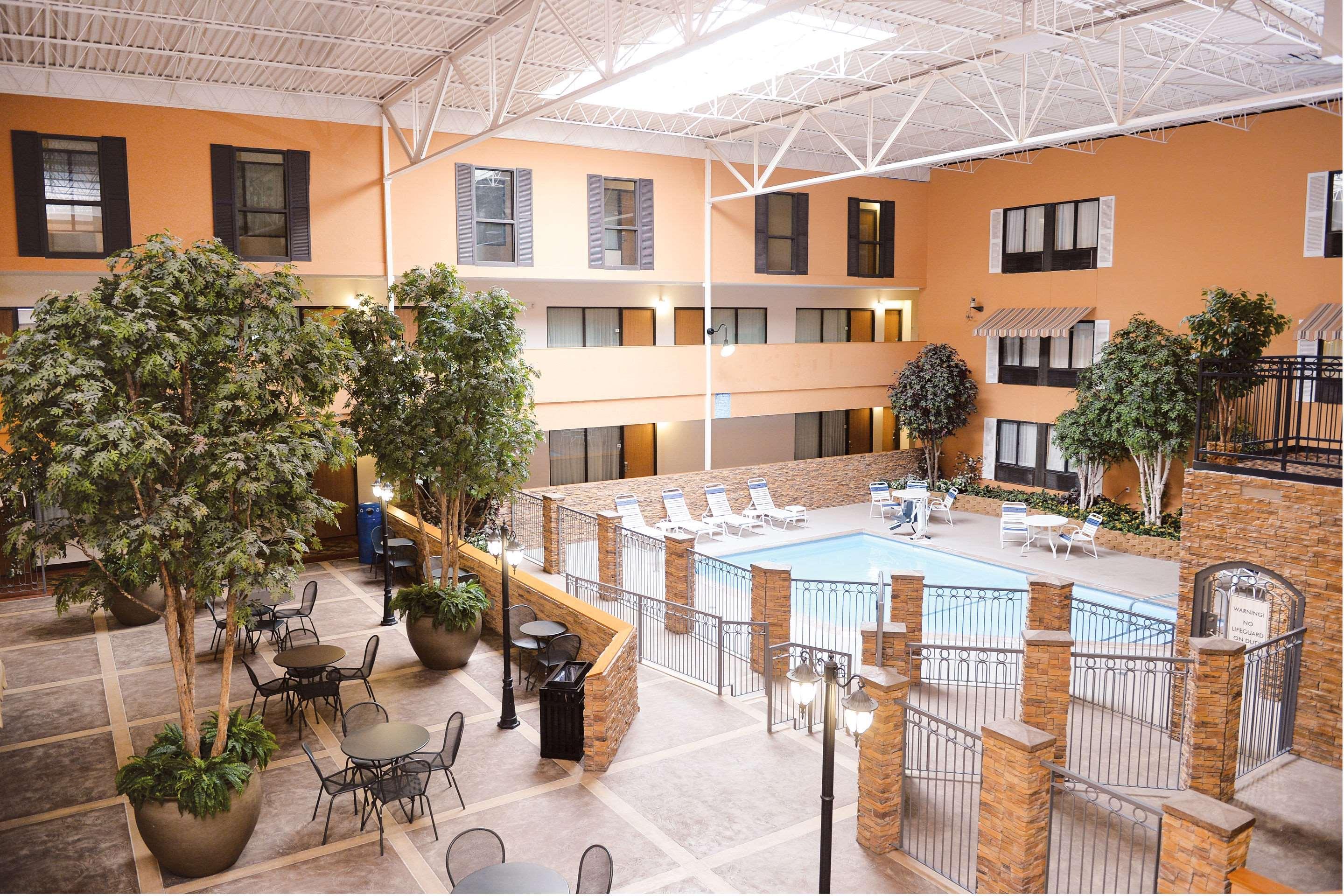 Quality Inn & Suites Ames Conference Center Near Isu Campus Bagian luar foto